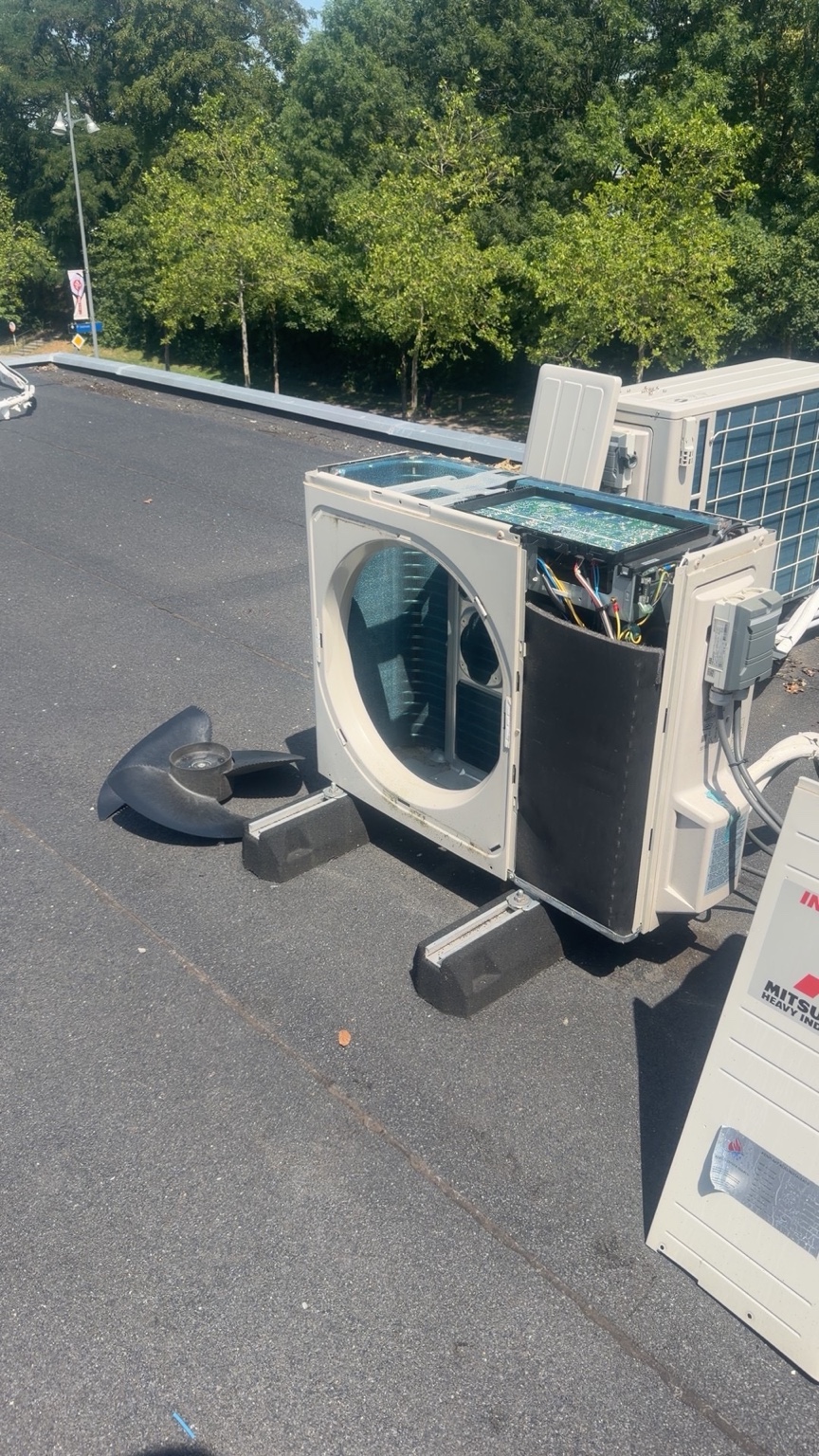 Onderhoud aan airco buitenunit
